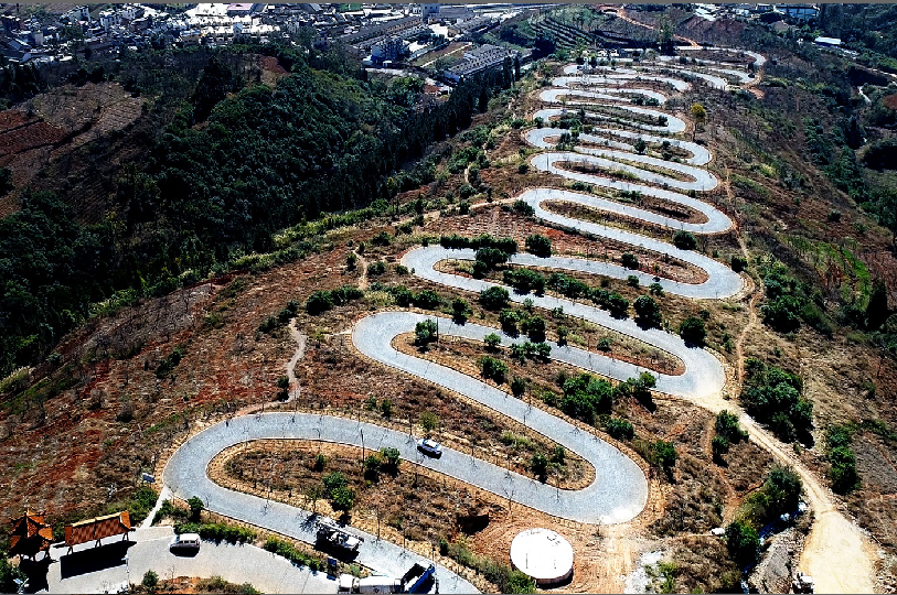 京东配送员董家贵的年货之旅：穿行宜良“68道拐”，村民给了大大的赞