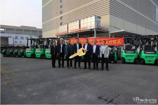 杭叉集团交付湖南某大型冷库58台锂电池叉车