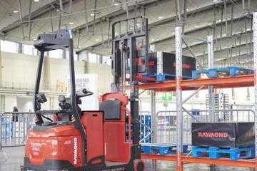 丰田叉车--IFOY大奖入围产品巡礼之七——Raymond Courier™ 3030自动堆高机