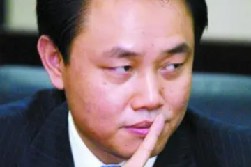 1天减持27亿股！黄光裕拯救国美的这18个月：裁员降薪，夫妻俩频繁套现