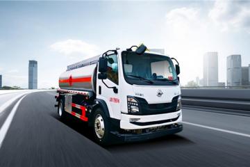乘龙L2 10.2方加油车：欧标合规运力，助力卡友危运创收益