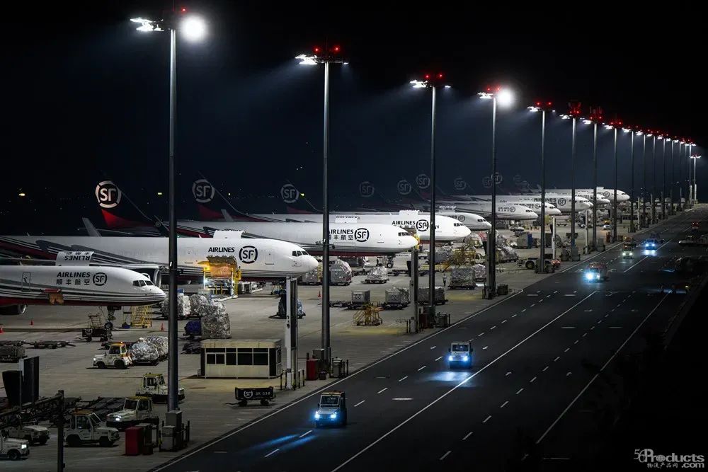 顺丰航空美图2.jpg