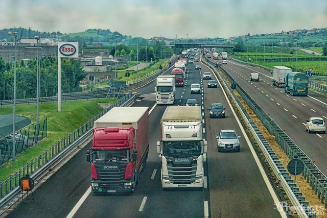 1763696957132210.jpg highway-3392100_640.jpg